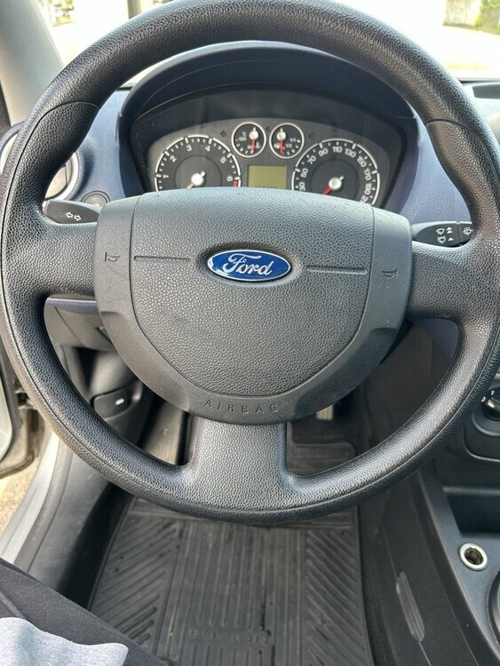 Ford Fiesta 89.592 km 2.500 € Hamburg 20038