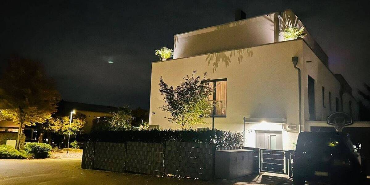 Luxuriöse Doppelhaushälfte mit exklusiver Ausstattung und Garage - OF-Buchrainviertel! 7 zimmer