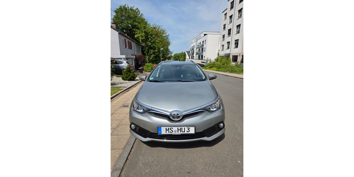 Toyota Auris 191.819 km 8.100 &euro; Essen 45127