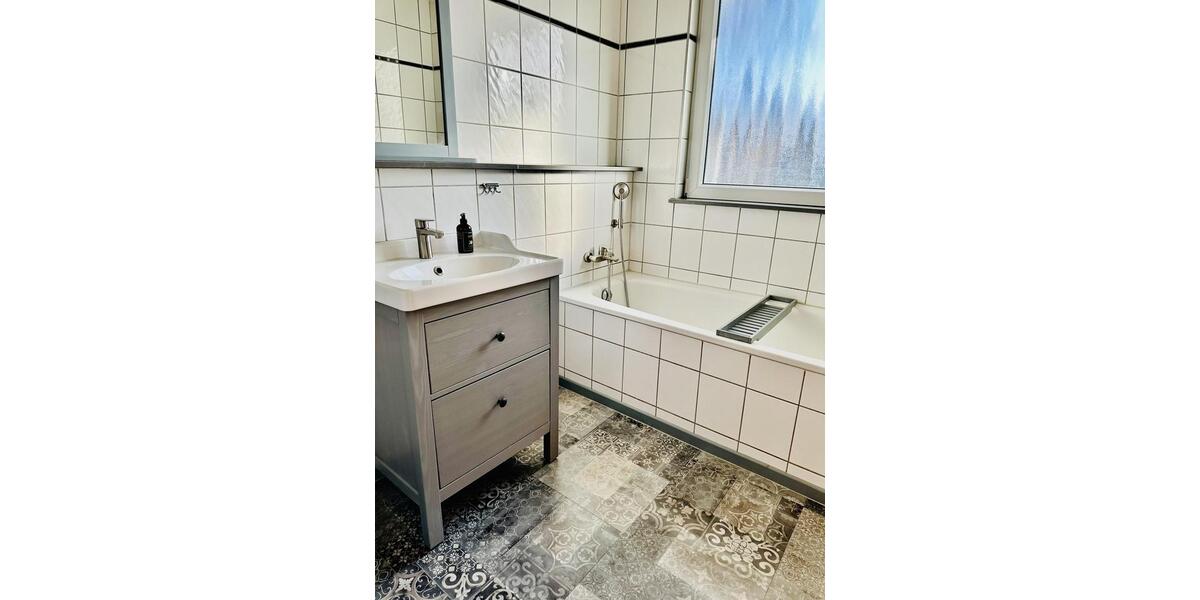 Etagenwohnung Isernhagen - 6 Zimmer, 255 m&sup2;, 2.500&euro; | Angebot:25381857