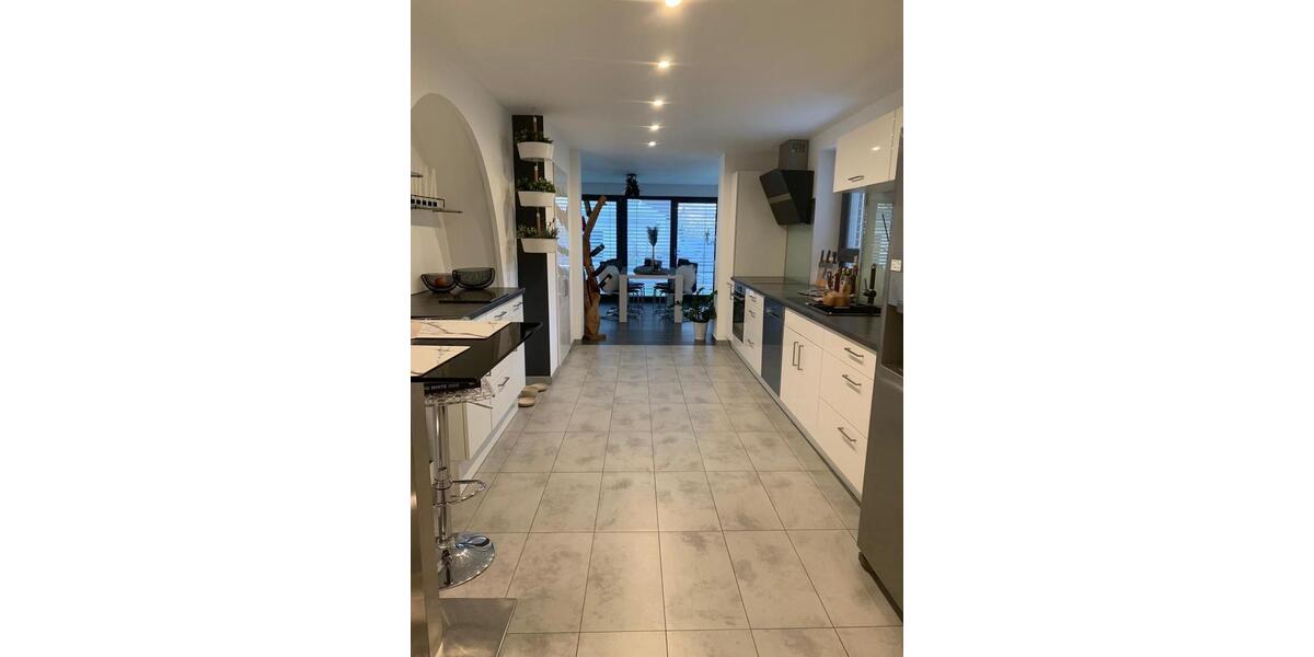 Erdgeschoßwohnung Adelsdorf - 5 Zimmer, 146 m&sup2;, 1.490&euro; | Angebot:25053262