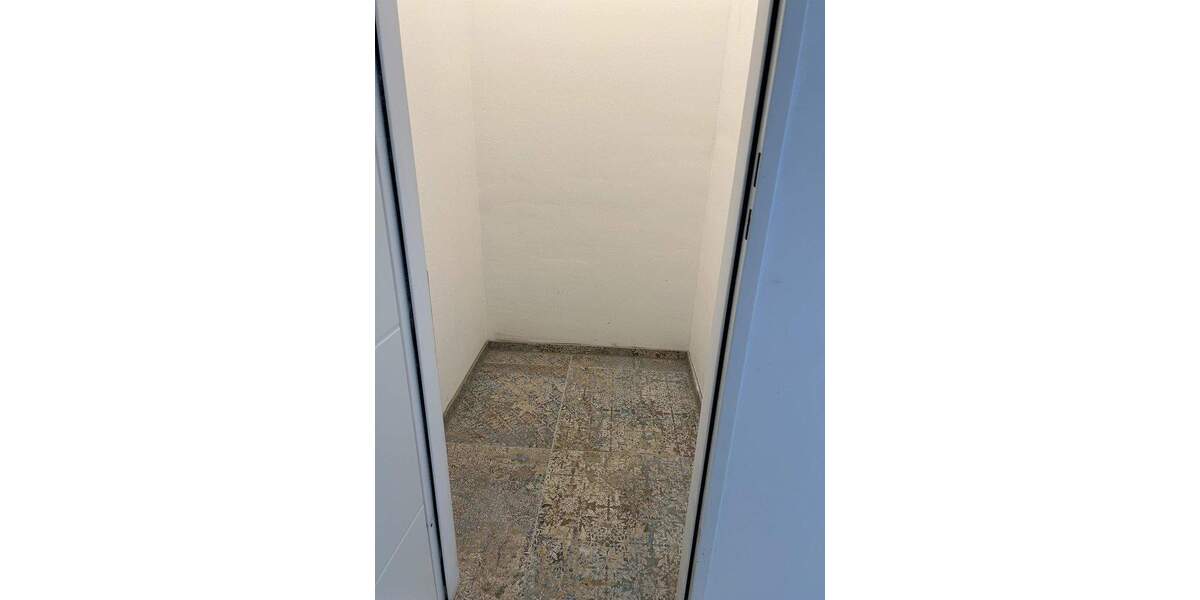 Etagenwohnung Mönchengladbach Stadtmitte - 2 Zimmer, 71 m&sup2;, 899&euro; | Angebot:25067161