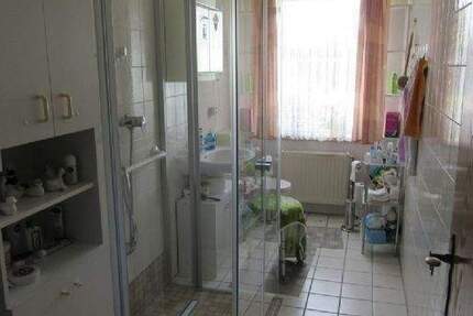 Sonnige 3-Zi-EG-Whg mit Terrasse, 4-Familienhaus, Garage inklusiv 3 zimmer