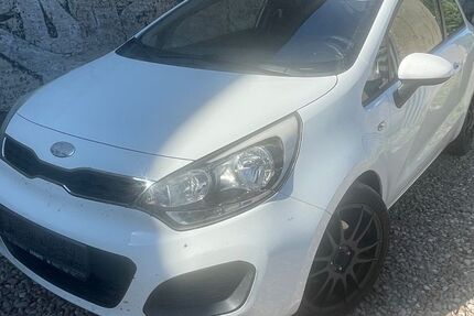 Kia Rio 198.000 km 1.950 &euro; Berlin 10245