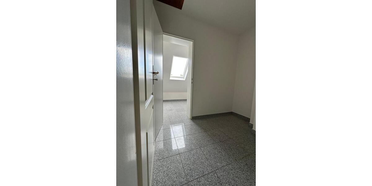 Dachgeschoßwohnung Köln Porz - 2 Zimmer, 63 m&sup2;, 239.000&euro; | Angebot:25987835