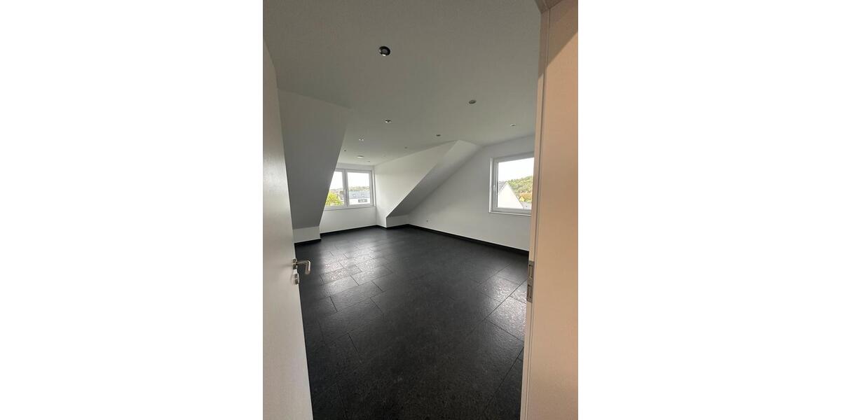 Dachgeschoßwohnung Pfinztal - 3 Zimmer, 80 m&sup2;, 1.000&euro; | Angebot:25980471