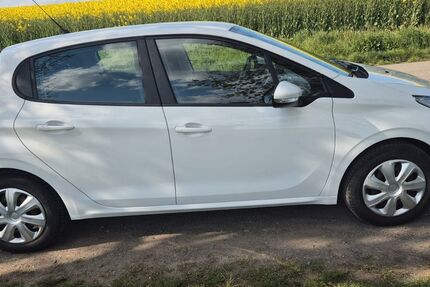 Peugeot 208 116.000 km 5.900 &euro; Nastätten 56355