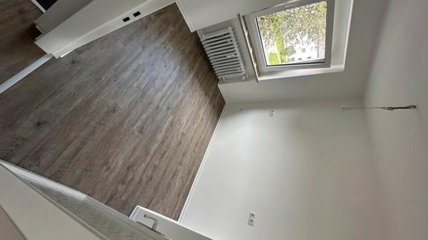 2. OG 4 Zimmer mit Balkon ab Dezember (frisch saniert) zimmer