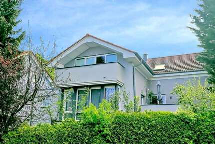 Haus zum Kaufen in Weissach-Flacht Kreis Böblingen 922.000 € 283 m²