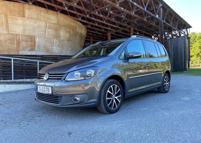 VW Touran 211.000 km 10.700 € Stuttgart 70567