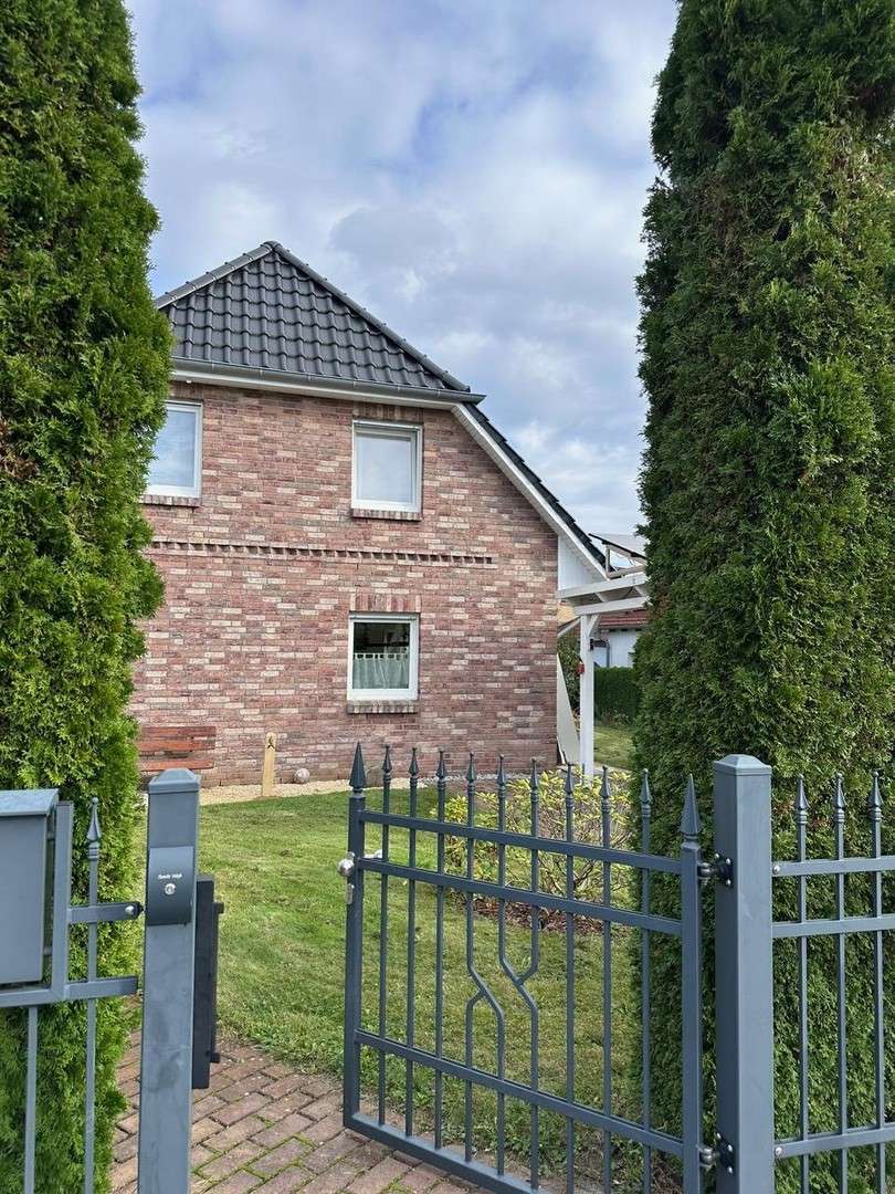 Haus zum Kaufen in Schönefeld 930.000 € 130 m² 8 zimmer