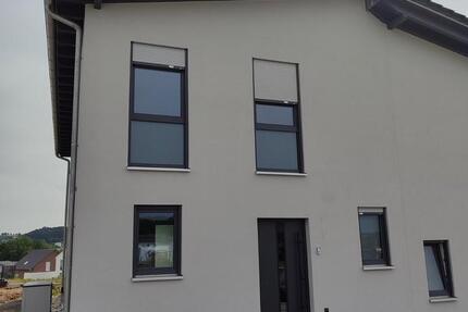 Haushälfte Doppelhaushälfte zu Vermieten 4 zimmer