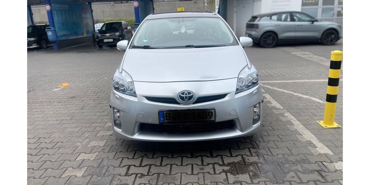 Toyota Prius 72.500 km 9.999 &euro; Berlin 13589