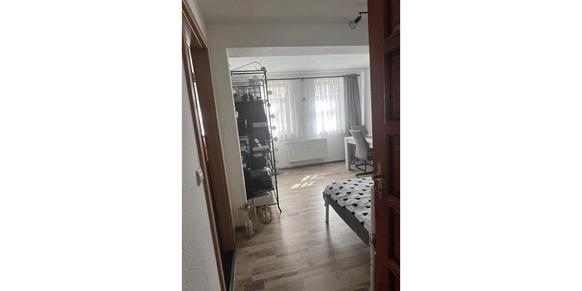 Etagenwohnung Kahla - 3 Zimmer, 66 m&sup2;, 490&euro; | Angebot:25407540