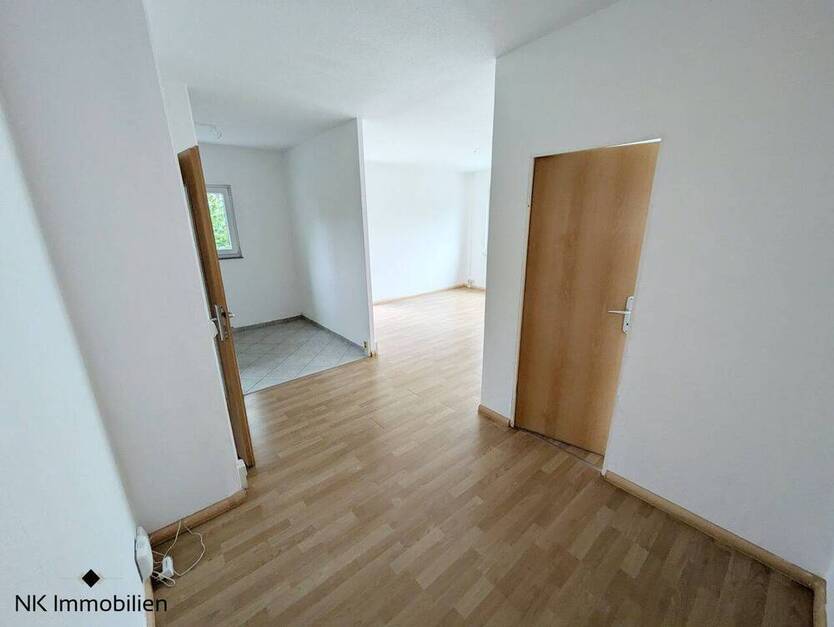 ++ schöne & günstige 3-Raum-Wohnung - großer Balkon mit Ausblick ins Grüne ++