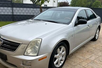 Cadillac STS 153.237 km 4.450 &euro; Versmold 33775
