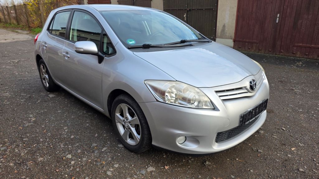Toyota Auris 98.900 km 6.900 &euro; Neubrandenburg 17036