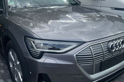 Audi e-tron 114.806 km 23.900 &euro; Frankfurt am Main 60386