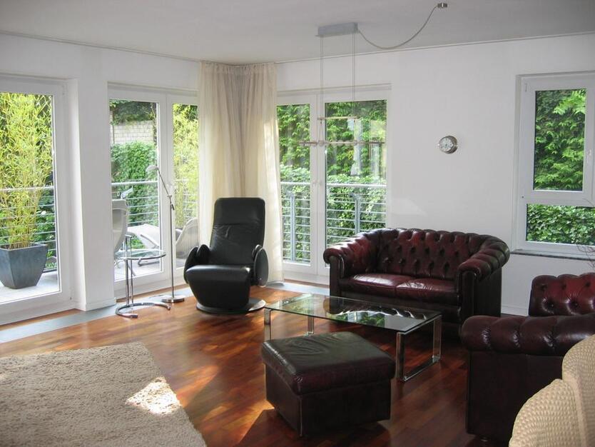 Exklusive 3-Zimmer-Wohnung mitten im Grünen aber dennoch zentral zimmer