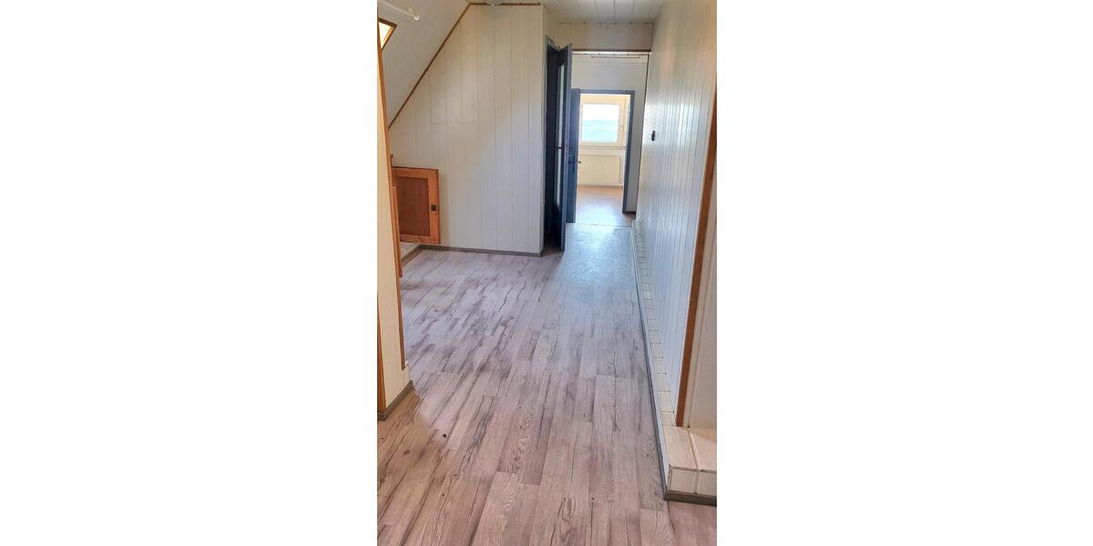 Einfamilienhaus Hillerse - 8 Zimmer, 222 m&sup2;, 1.400&euro; | Angebot:26417054