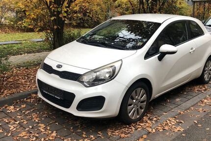 Kia Rio 188.000 km 2.850 € Kelkheim 65779