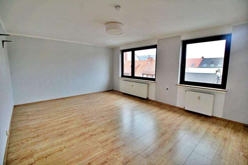 Neustadt Nä Airport und City Top geräumige 3 Zimmer, hell und ruhig - Stellplatz möglich 3 zimmer