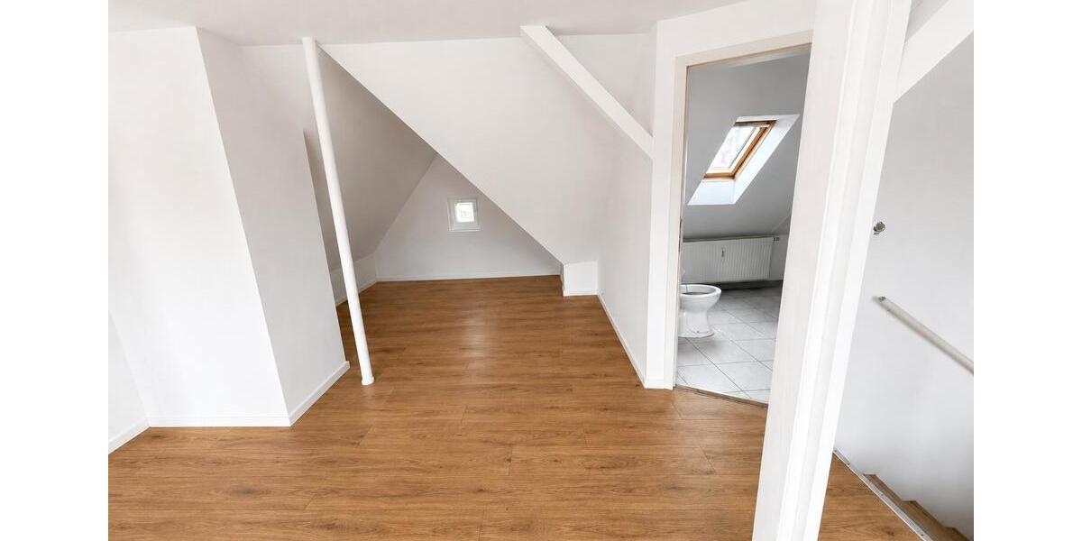 Dachgeschoßwohnung Weinheim - 2 Zimmer, 64 m&sup2;, 820&euro; | Angebot:26563799