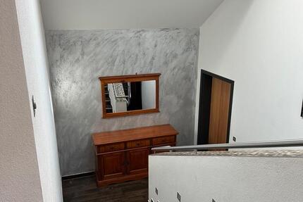 Haus 400m2 mit der möglichkeit zur Pferde Tierhaltung 8 zimmer