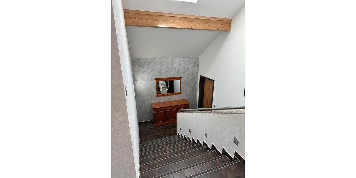 Haus 400m2 mit der möglichkeit zur Pferde Tierhaltung 8 zimmer