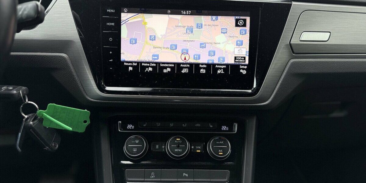 VW Touran 1.Hd / Automatik / AHK / 7 Sitze / Navi 110.000 km 23.490 &euro; Mönchengladbach 41066