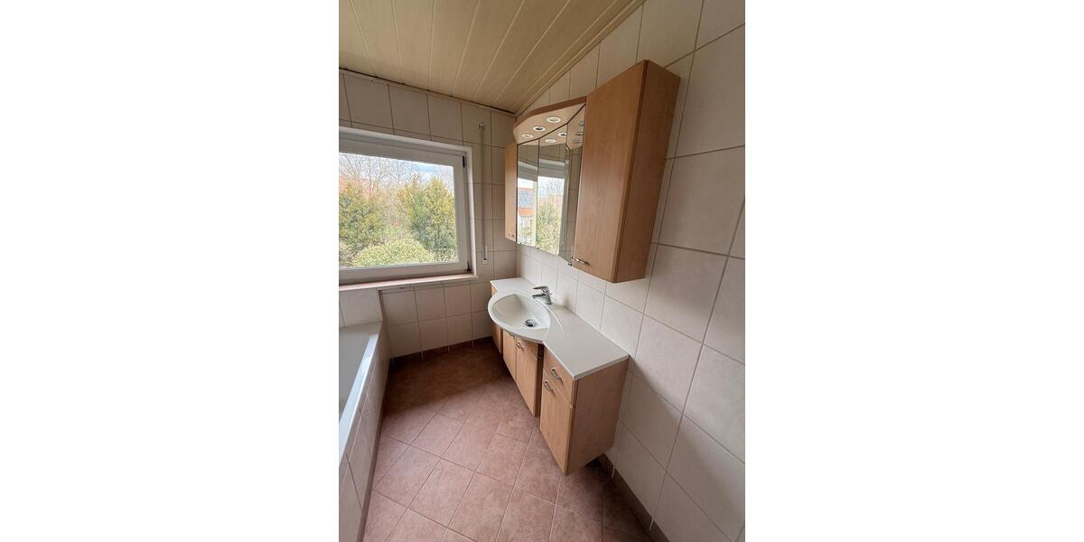 Etagenwohnung Adelsdorf - 4 Zimmer, 103 m&sup2;, 1.650&euro; | Angebot:26394262
