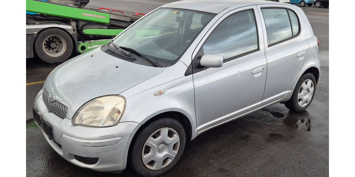 Toyota Yaris 106.000 km 1.799 &euro; Löwenberger Land OT Teschendorf 16775