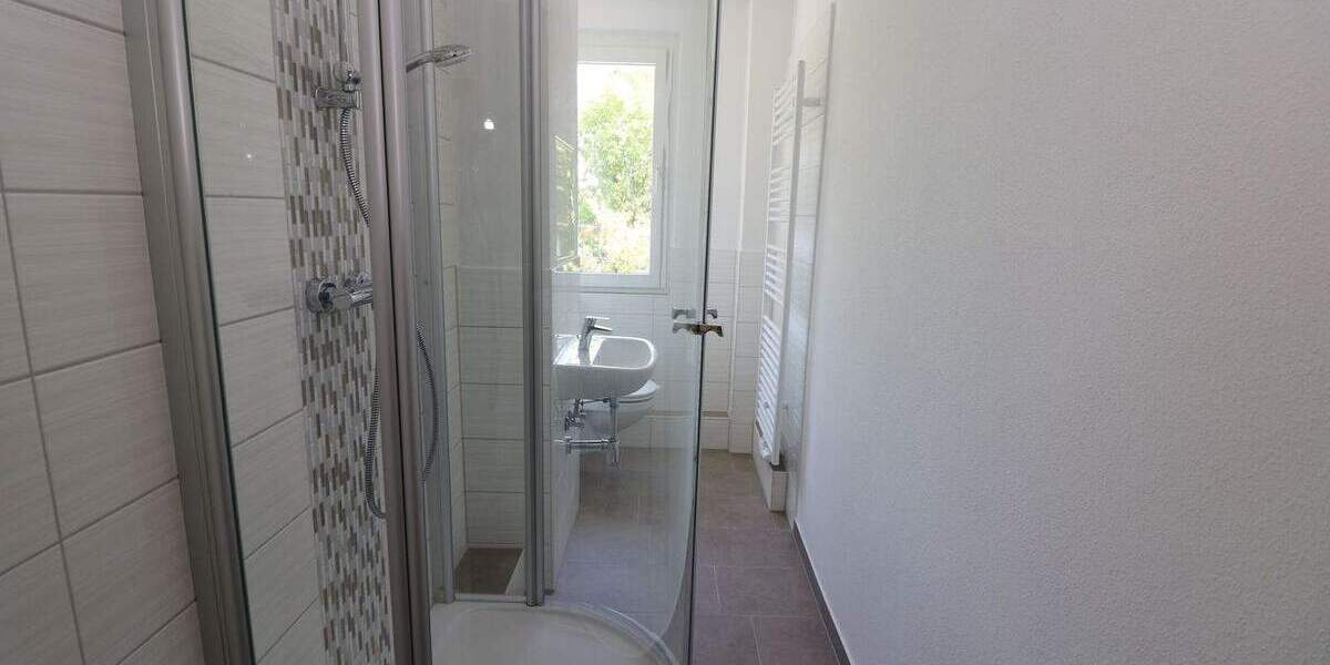 Hier kocht der Chef noch selbst...neu sanierte 2-RW mit Einbauküche, Dusche u. Balkon!!! 2 zimmer