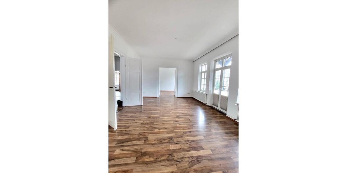 Schöne 134 qm Wohnung 4 zimmer