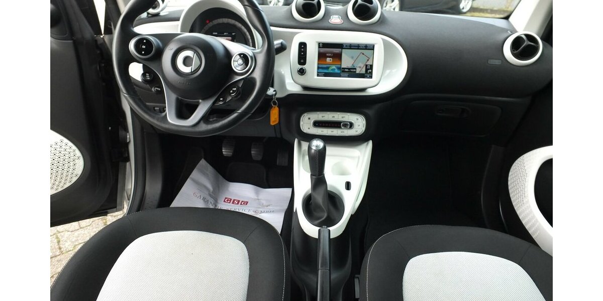 Smart ForTwo WM26:PASSION NAVI PANORAMA KLIMAAUTOMATIK S 96.799 km 7.908 &euro; Köln 50858