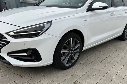 Hyundai i30 98.000 km 17.999 € Neu-ulm 89231