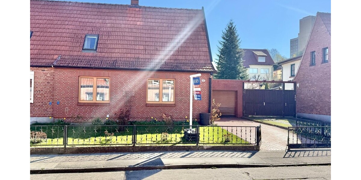 HORN IMMOBILIEN++ Neubrandenburg, Doppelhaushälfte mit Keller, Garage und Nebengelass - Doppelhaushälfte Neubrandenburg Datzeberg | Angebot:27269579