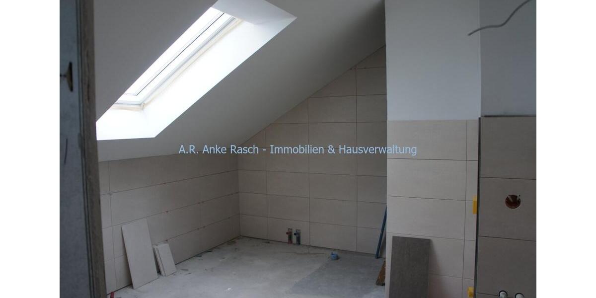 Dachgeschoßwohnung Arneburg - 3 Zimmer, 75 m&sup2;, 750&euro; | Angebot:25882148