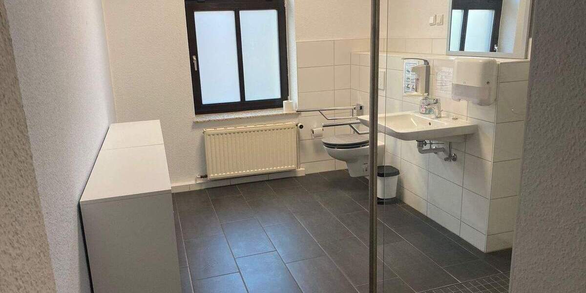 Etagenwohnung Halle (Saale) Innenstadt - 6 Zimmer, 151 m&sup2;, 2.000&euro; | Angebot:26686836