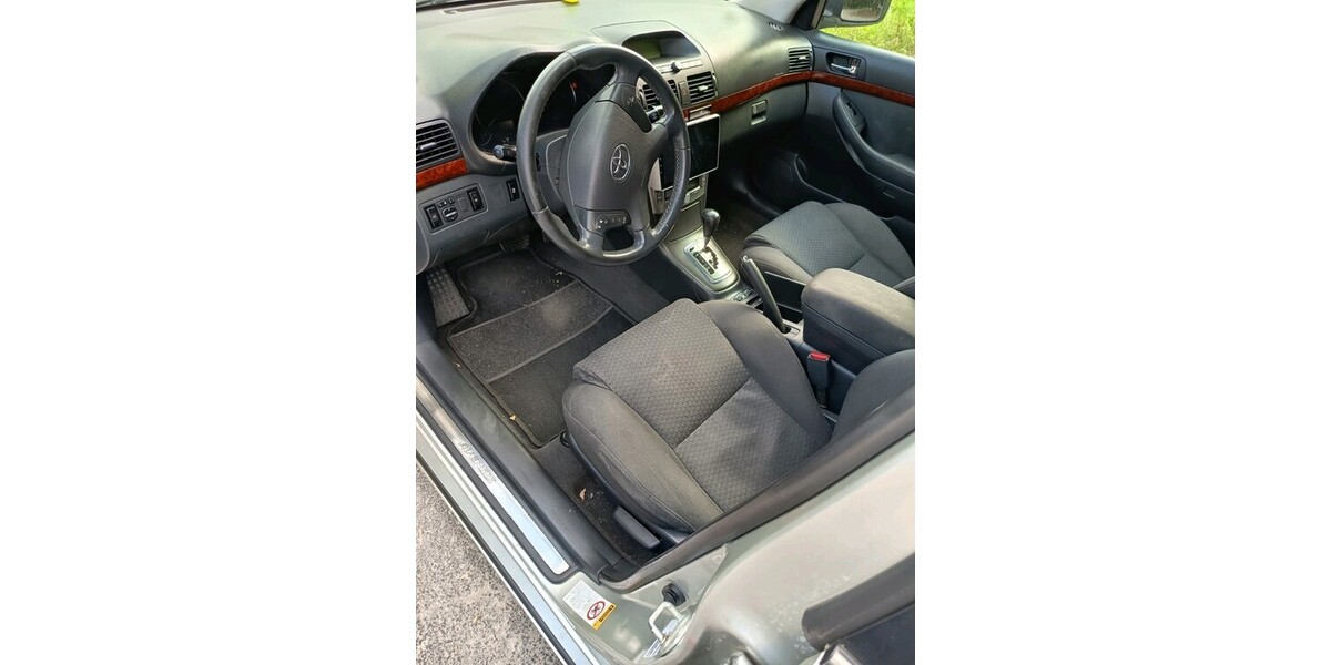 Toyota Avensis 215.000 km 7.000 € Dinslaken 46535