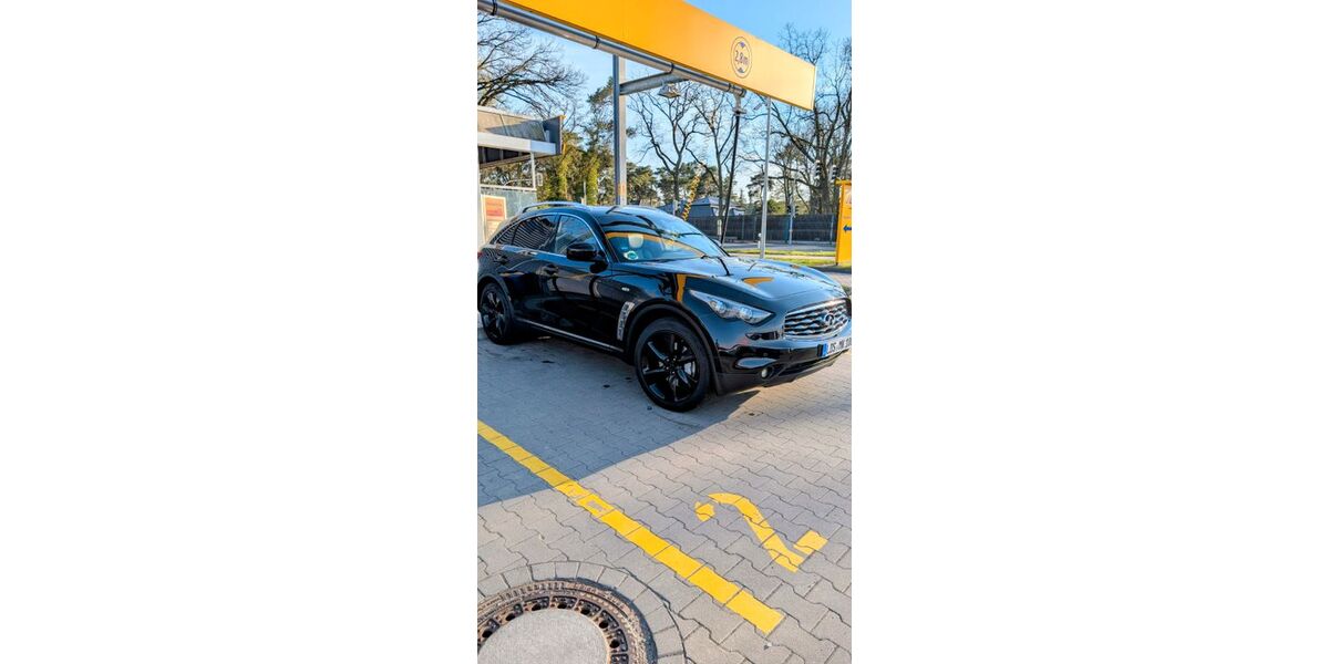 INFINITI FX 176.000 km 11.400 &euro; Schönefeld 12529