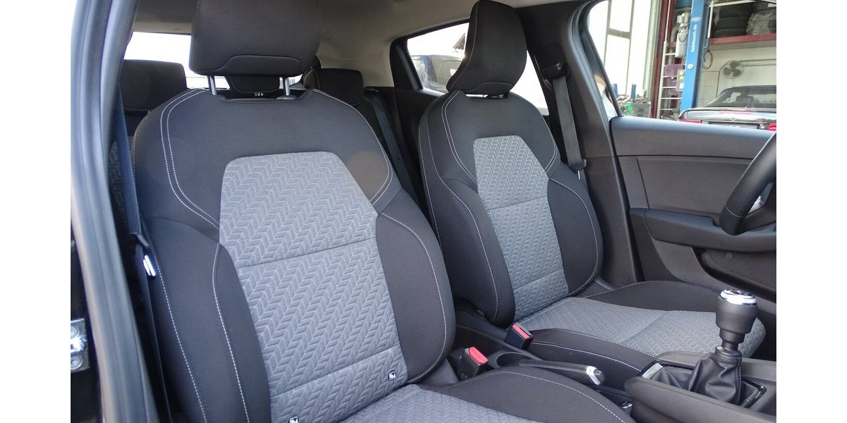 Renault Clio 1,0l Evolution Navi Rückfahrkamera, Einparkhi 31.015 km 12.990 € Rodgau 63110