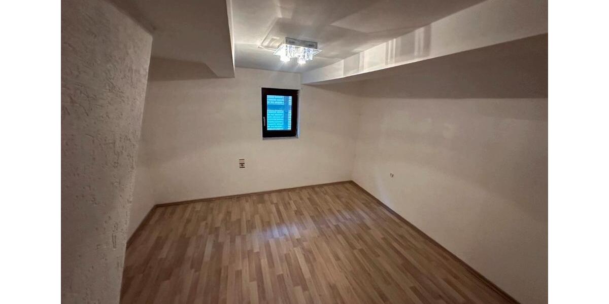 Doppelhaushälfte - 8 Zimmer, 110 m&sup2;, 97.999&euro; | Angebot:27002053