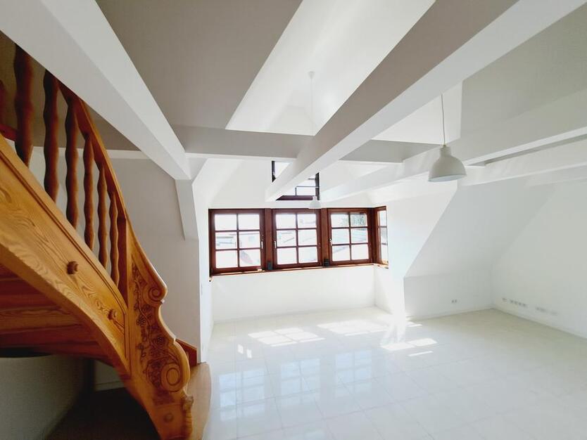 MIETE: Ober-Ingelheim, Studio-Wohnung mit 4-Zimmern, EBK und einen Stellplatz zimmer