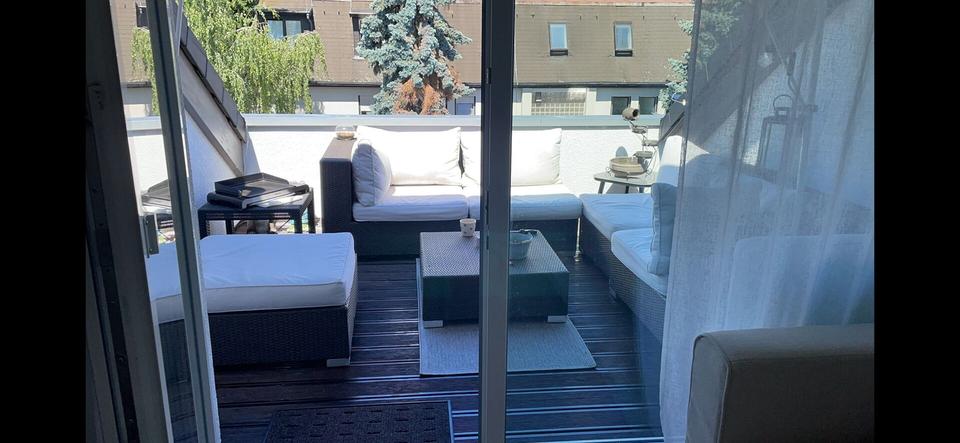 Sehr schöne Dachgeschosswohnung mit perfekter Verkehrsanbindung 3 zimmer