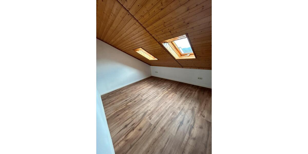 Etagenwohnung Mitteleschenbach - 5 Zimmer, 120 m&sup2;, 850&euro; | Angebot:26215565