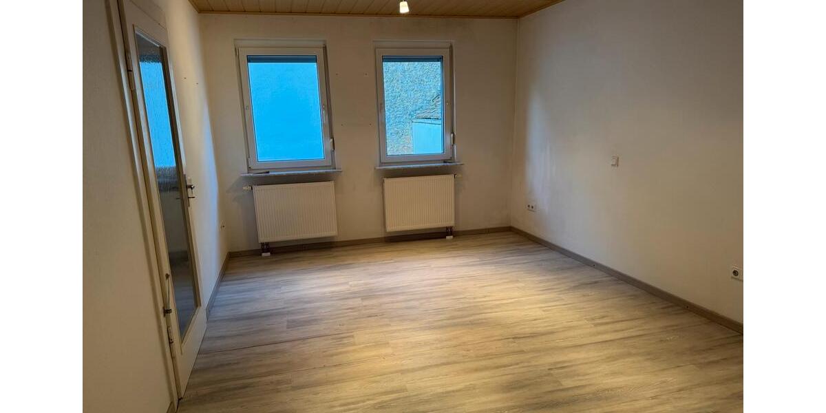 EFH 3ZK Bad mit abgeschlossenem Innenhof, Laube und Außen-WC 3 zimmer