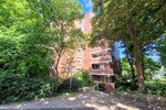 Uninähe! Helle Etagenwohnung mit großzügigem Balkon