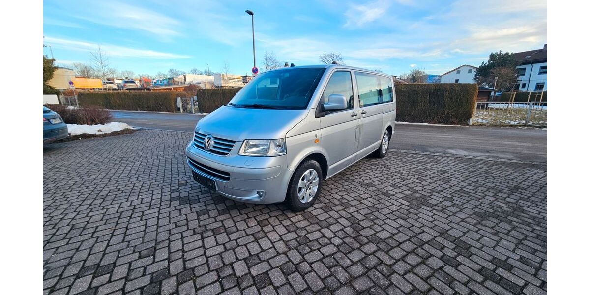 VW T5 Transporter 242.000 km 4.500 &euro; Rosenheim 83026