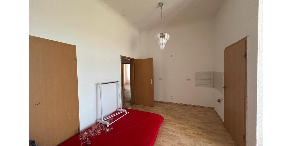Etagenwohnung Eisleben (Lutherstadt) - 4 Zimmer, 105 m&sup2;, 595&euro; | Angebot:26407843